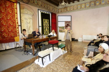 “Attraverso i secoli…su un filo di seta” - Claudio Marcolongo spiega la costruzione delle sedie del Caffè Pedrocchi di Padova