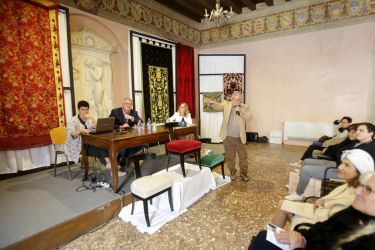 “Attraverso i secoli…su un filo di seta” - Claudio Marcolongo spiega la costruzione delle sedie del Caffè Pedrocchi di Padova