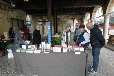 Loggia della ragione - Libreria del Festival