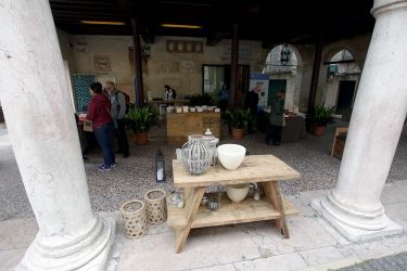 Loggia della ragione - Libreria del Festival